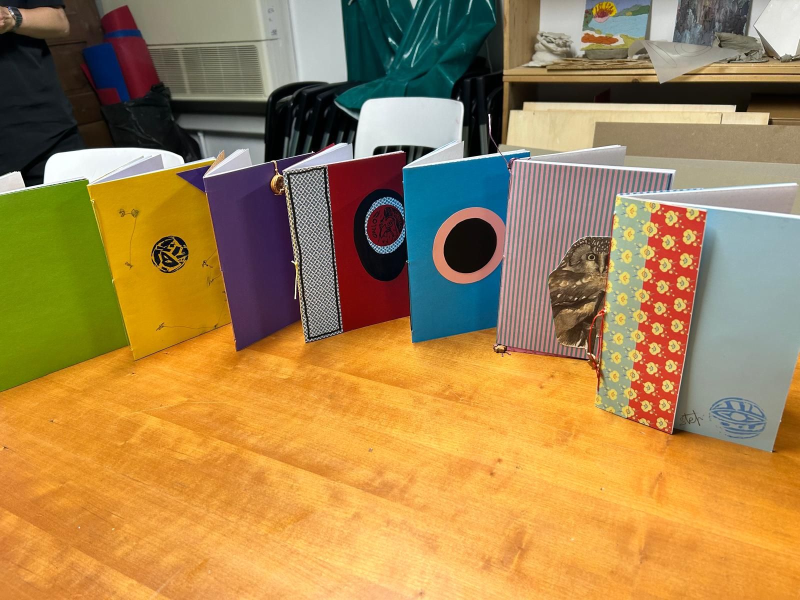 Quaderni rilegati a mano con copertine colorate